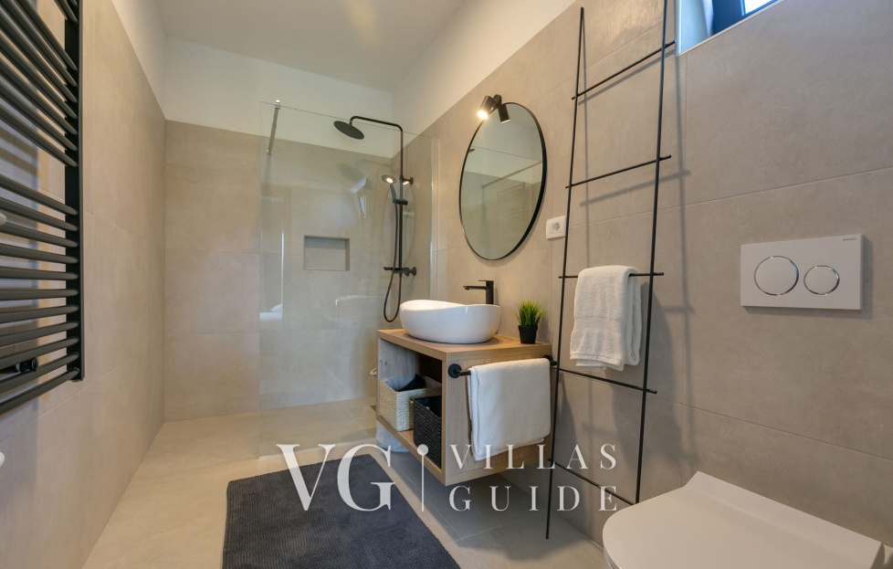 Villa Amoroso Bathroom