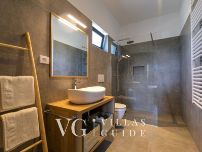 Villa Amoroso Bathroom