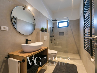 Villa Amoroso Bathroom