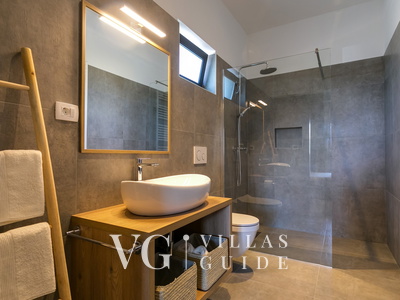 Villa Amoroso Bathroom