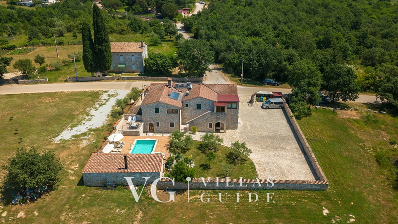 Villa Perci Garden and property exterior