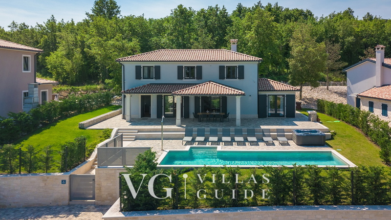 Villa Arman Garten und Außenbereich