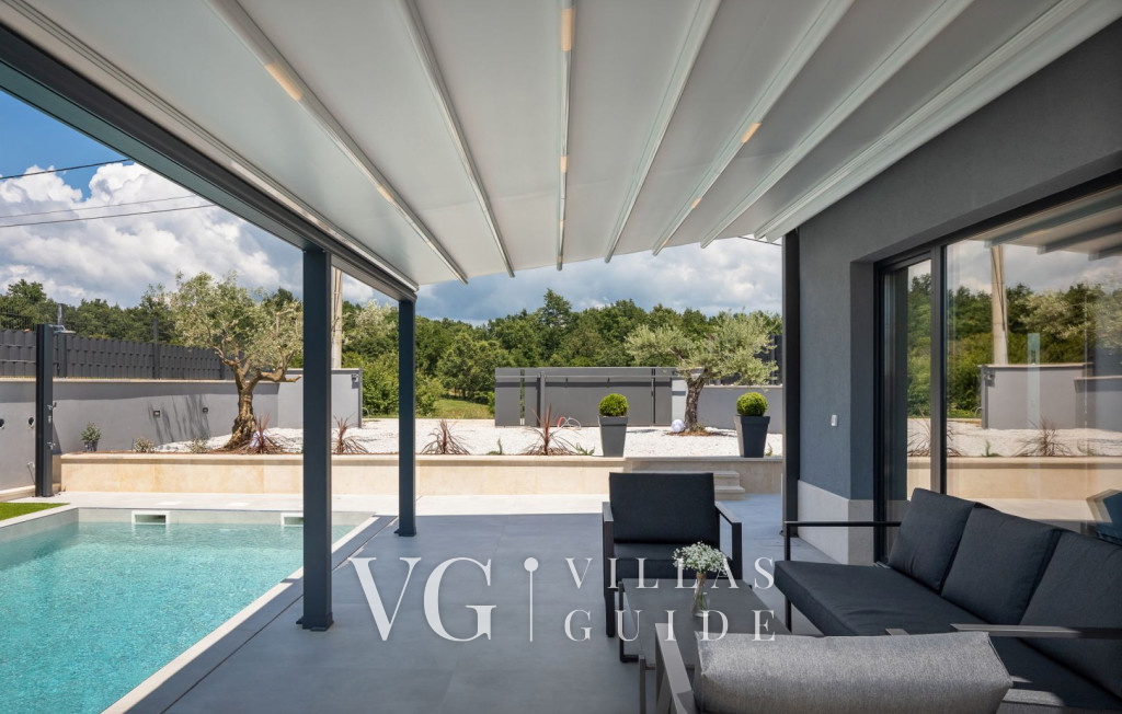 Villa Ana Additional content