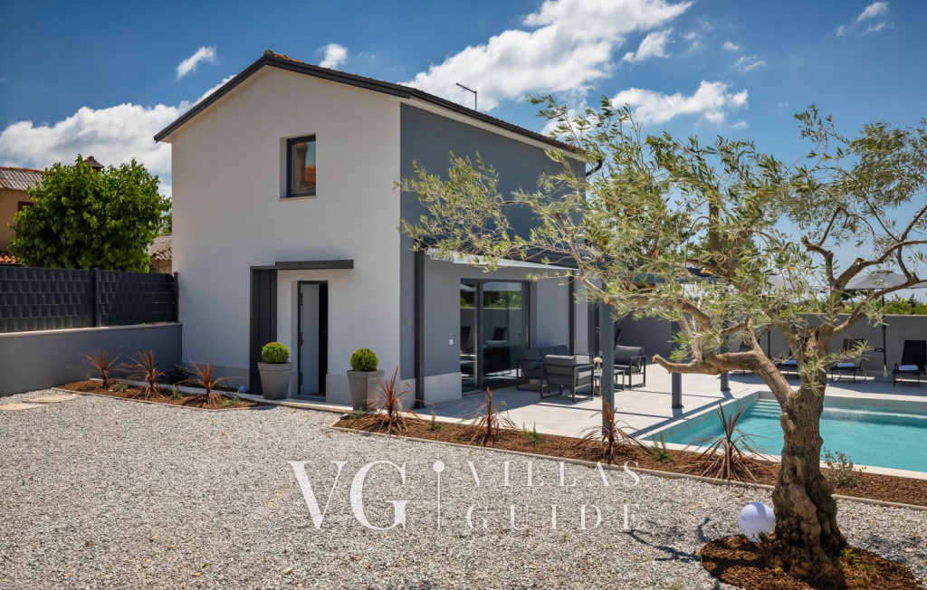 Villa Ana Garden and property exterior