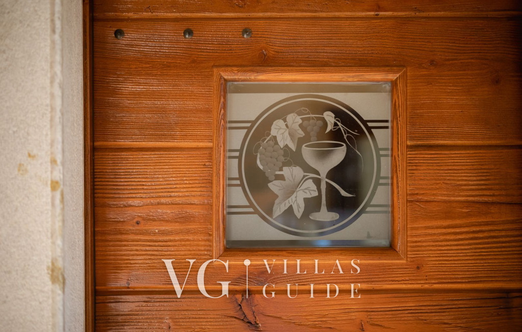 Villa Banko Additional content