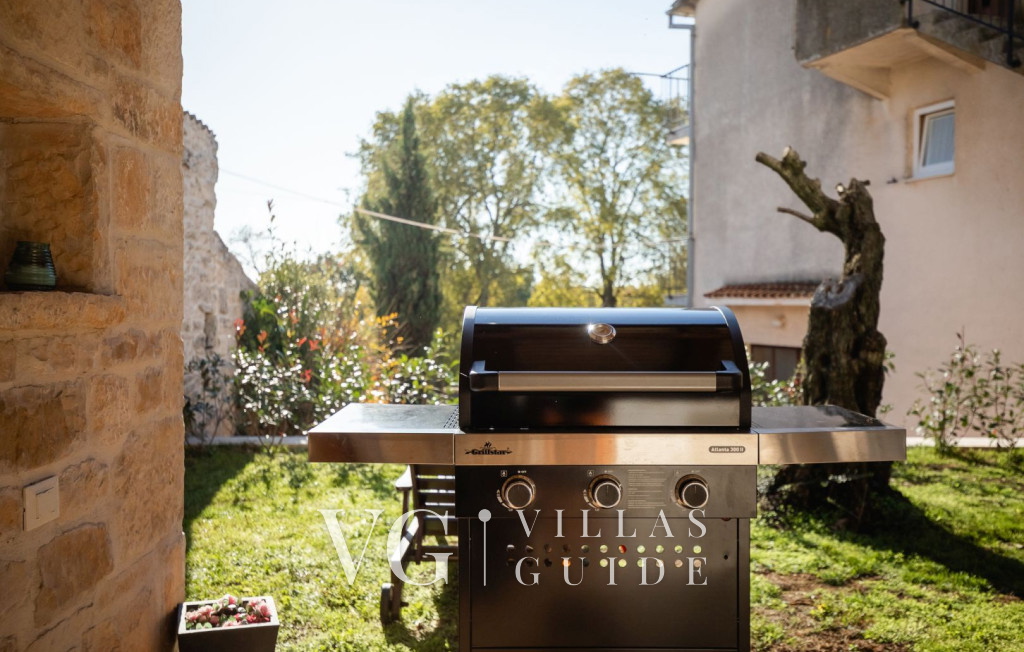 Villa Banko Additional content