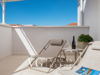 Villa Adele Additional content