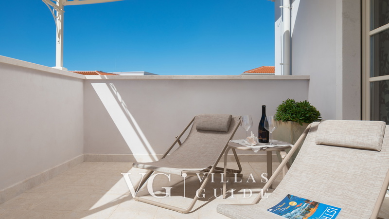 Villa Adele Additional content