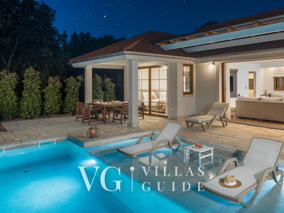 Villa Porto Bus Beachfront Garden and property exterior