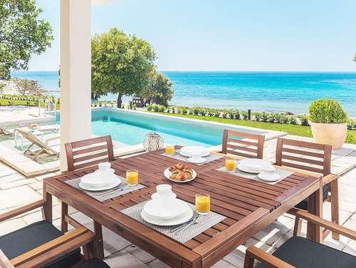 Villa Porto Bus Beachfront