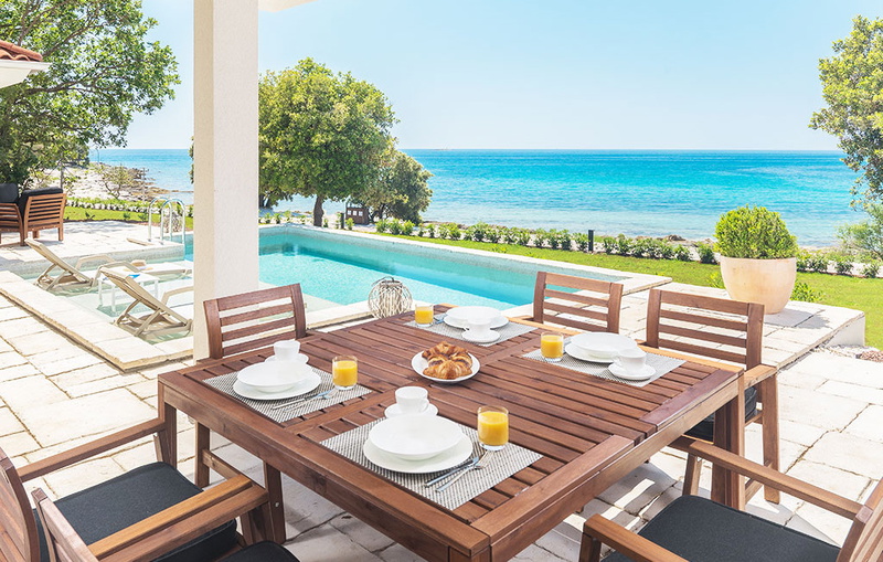 Villa Porto Bus Beachfront