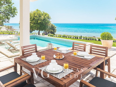 Villa Porto Bus Beachfront