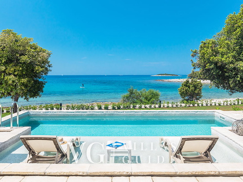 Villa Porto Bus Beachfront