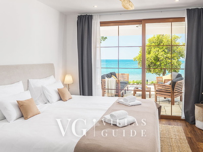 Villa Porto Bus Beachfront 