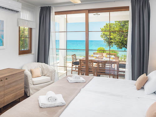 Villa Porto Bus Beachfront