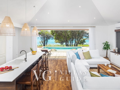 Villa Porto Bus Beachfront