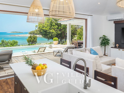 Villa Porto Bus Beachfront