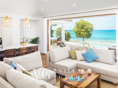 Villa Porto Bus Beachfront