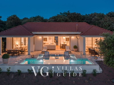 Villa Porto Bus Beachfront Garden and property exterior
