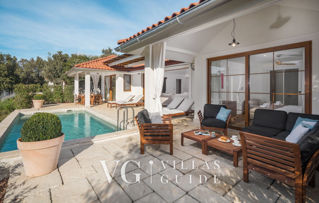 Villa Porto Bus Beachside