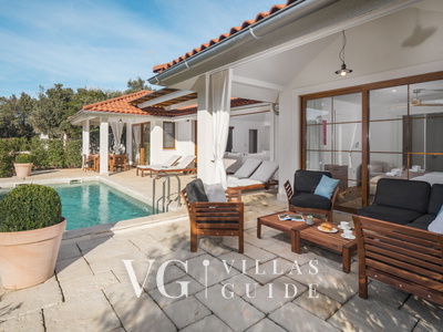 Villa Porto Bus Beachside