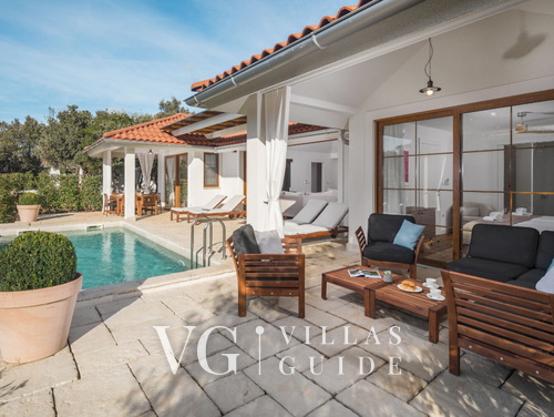 Villa Porto Bus Beachside