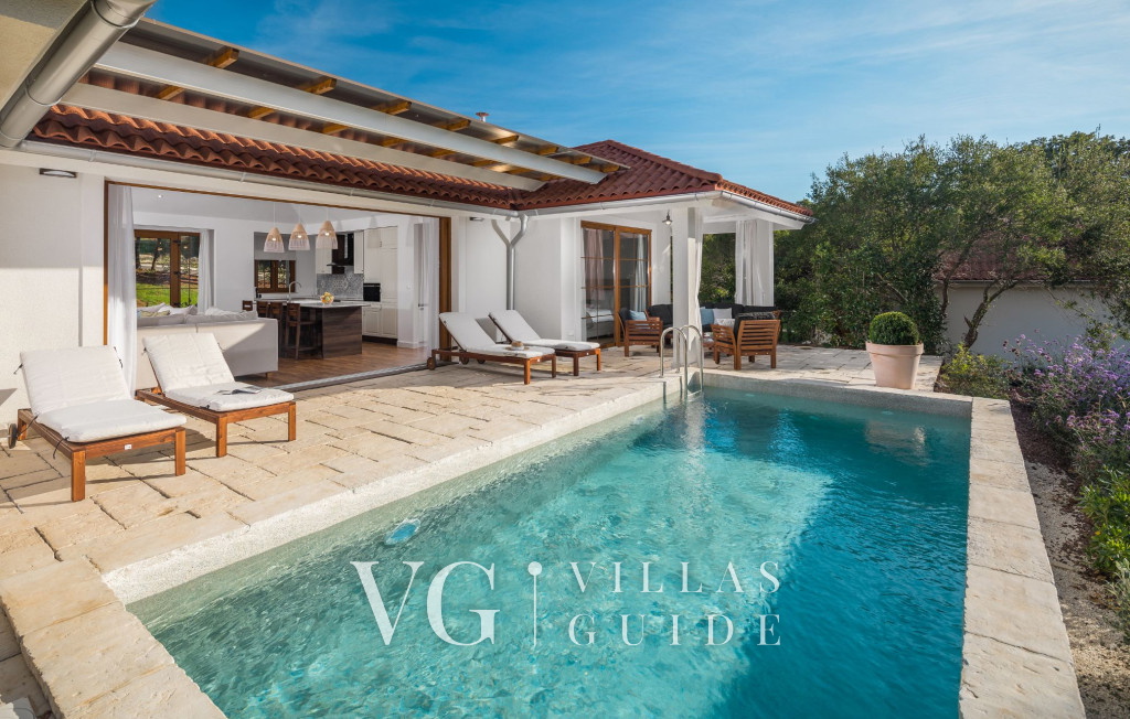 Villa Porto Bus Beachside