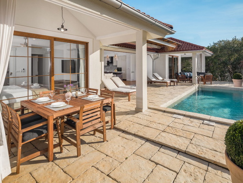 Villa Porto Bus Beachside