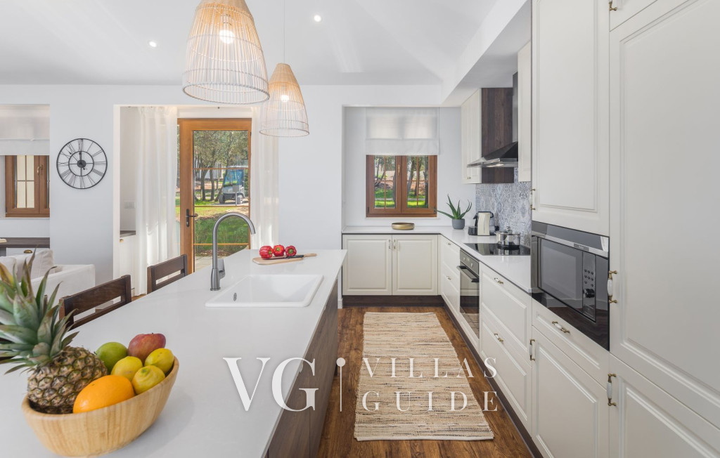 Villa Porto Bus Beachside Kitchen