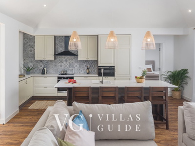 Villa Porto Bus Beachside