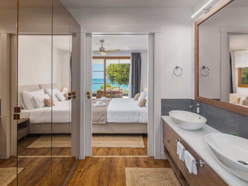 Villa Porto Bus Beachside