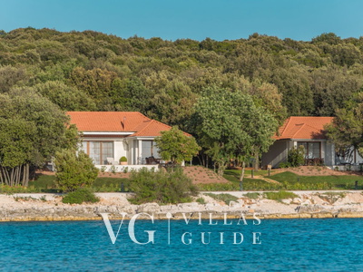 Villa Porto Bus Beachside Garden and property exterior