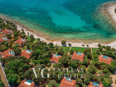 Villa Porto Bus Beachside Garden and property exterior