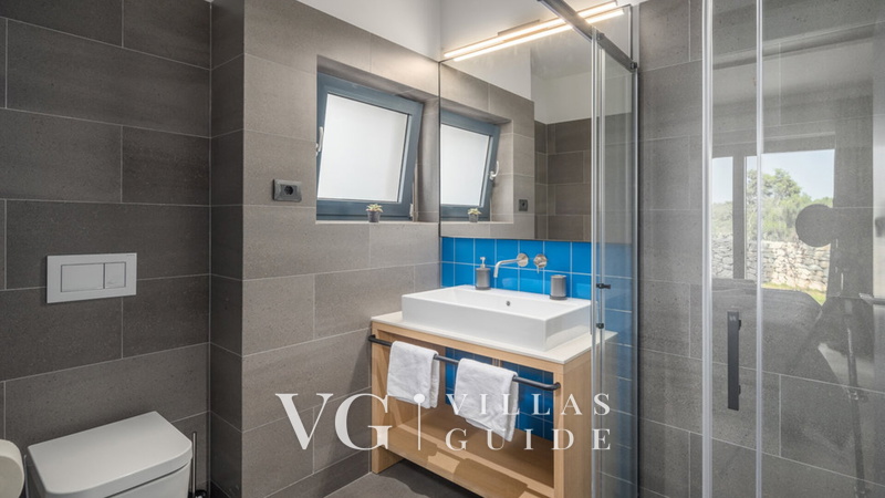 Villa Voliera Bathroom