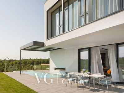 Villa Noble with outdoor pool and game room Garden and property exterior