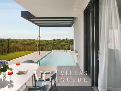 Villa Noble with outdoor pool and game room