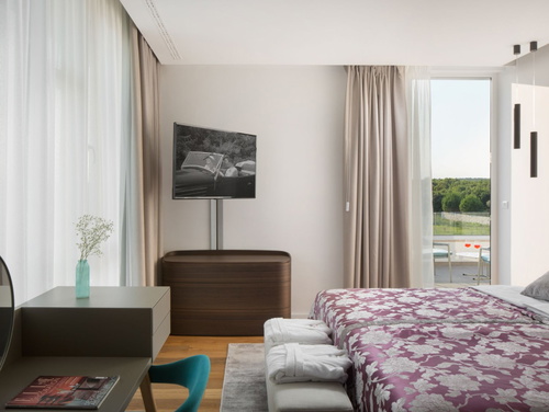 Villa Noble with outdoor pool and game room