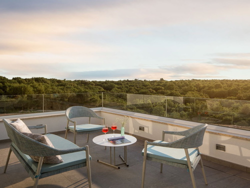 Villa Noble with outdoor pool and game room