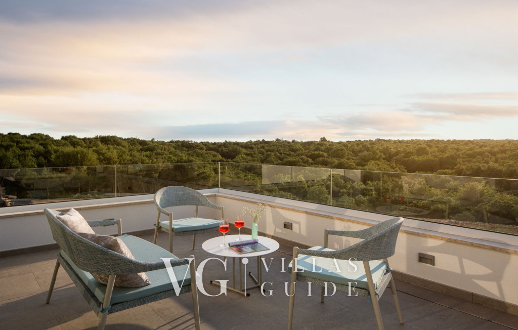 Villa Noble with outdoor pool and game room Additional content