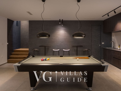 Villa Noble with outdoor pool and game room