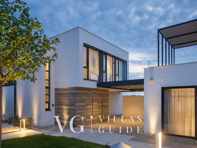 Villa Noble with outdoor pool and game room Garden and property exterior