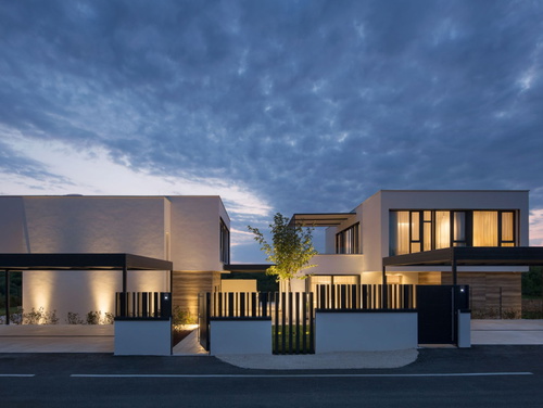 Villa Noble with outdoor pool and game room