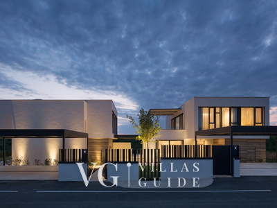 Villa Noble with outdoor pool and game room Garden and property exterior