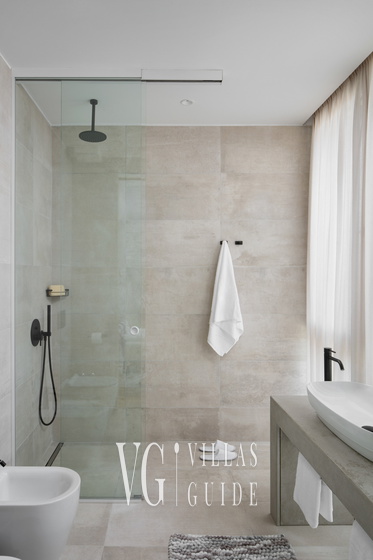 Villa Noble with outdoor pool and game room Bagno