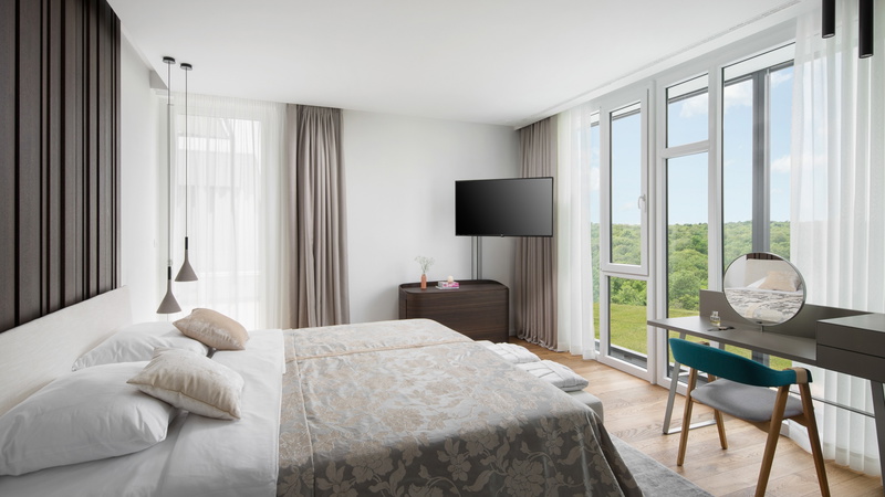 Villa Noble with outdoor pool and game room