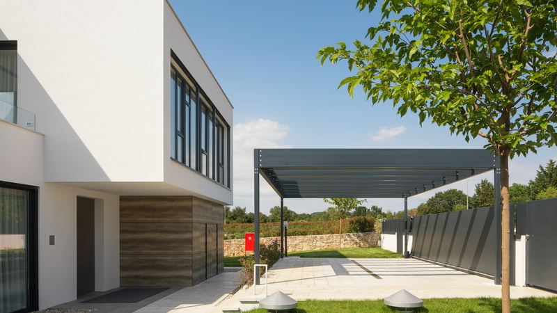 Villa Noble with outdoor pool and game room