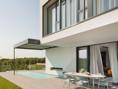 Villa Noble with outdoor pool and game room