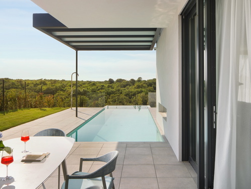 Villa Noble with outdoor pool and game room