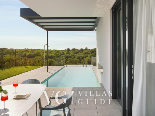 Villa Noble with outdoor pool and game room