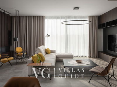 Villa Noble with outdoor pool and game room